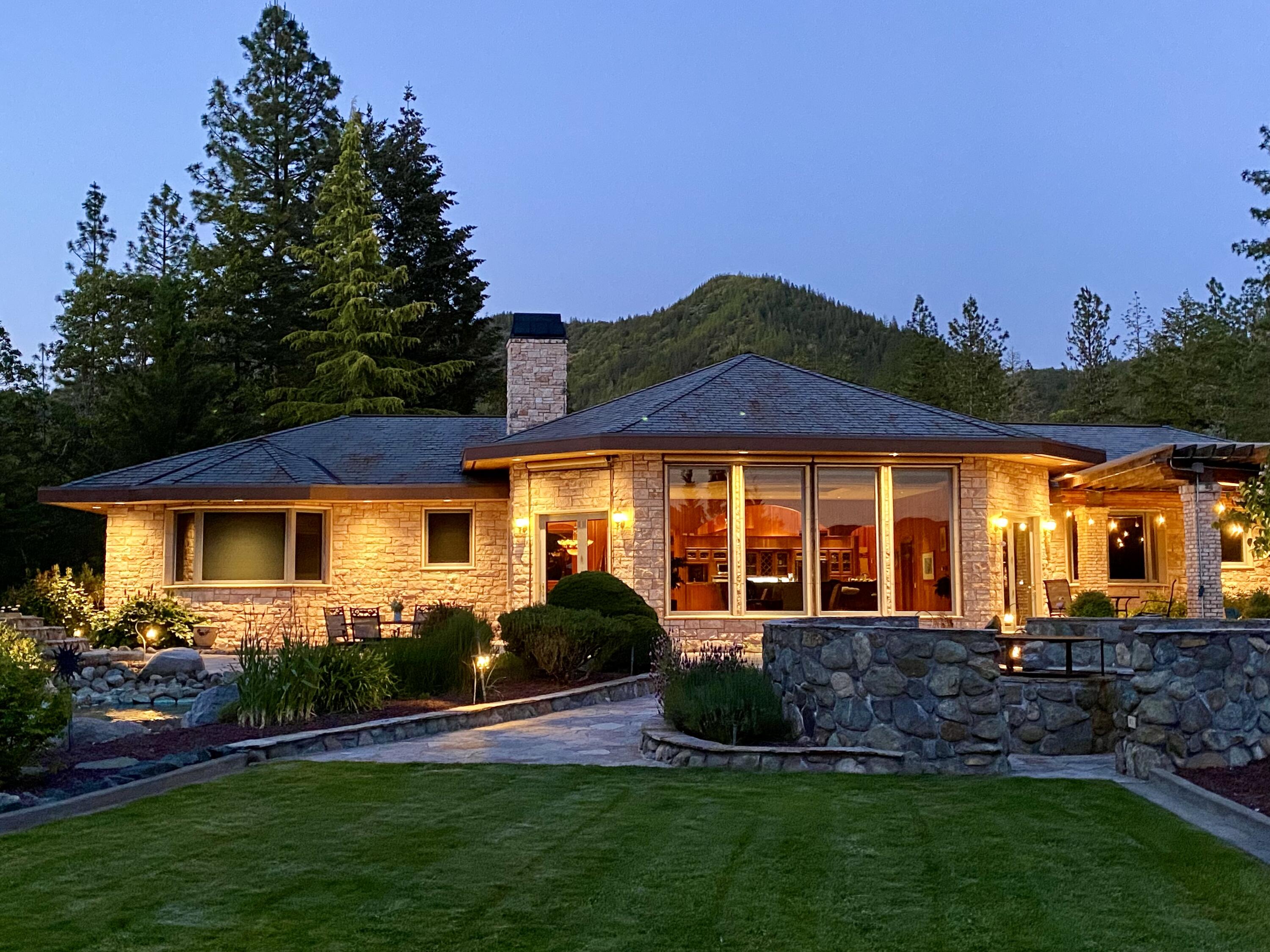 727 Earhart Road Rogue River, OR 97537 - Photo 3 of 116 Rear Exterior
