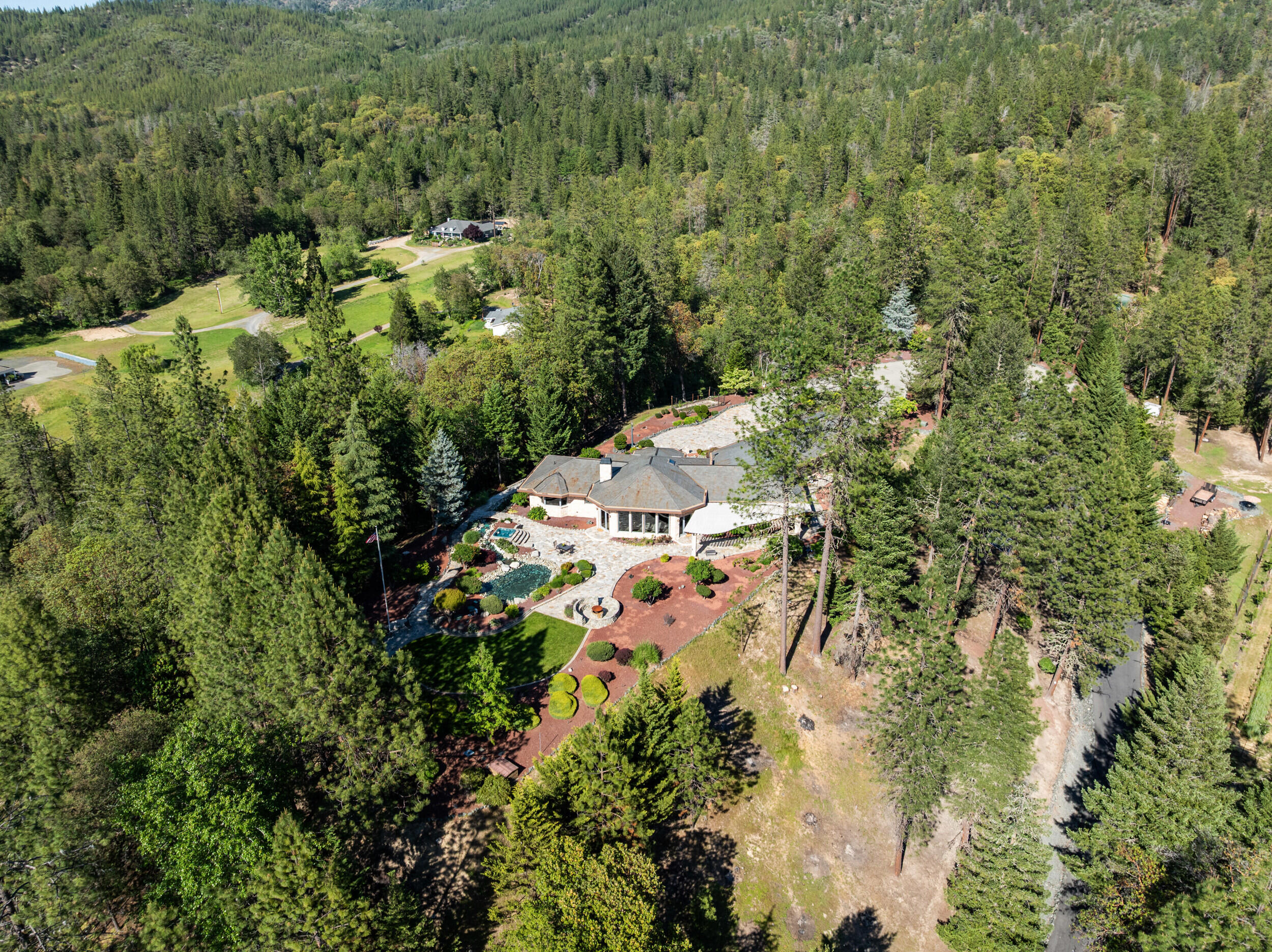 727 Earhart Road Rogue River, OR 97537 - Photo 75 of 116 72_ 727 earhart rd-drone-05