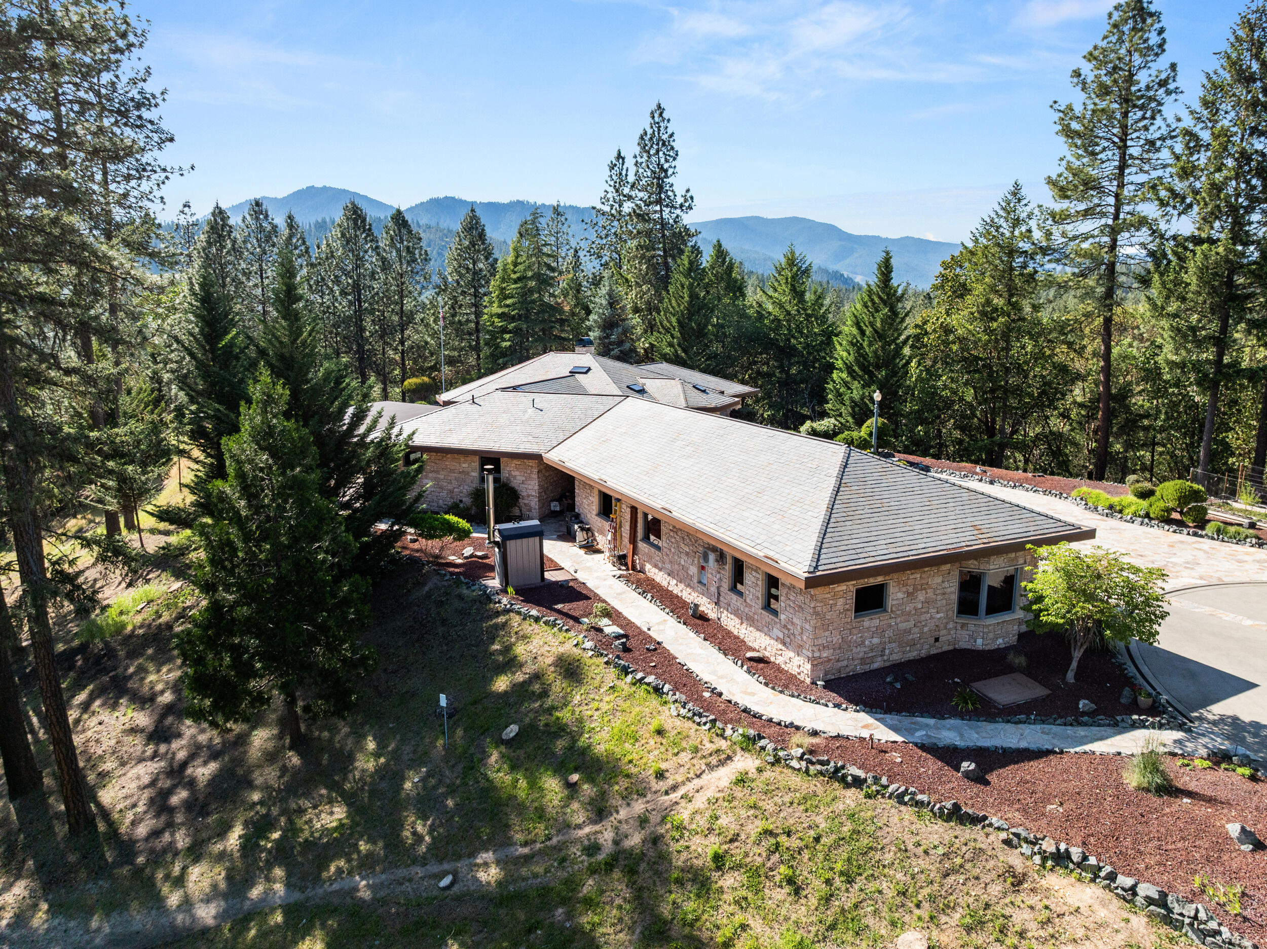 727 Earhart Road Rogue River, OR 97537 - Photo 86 of 116 83_ 727 earhart rd-drone-27