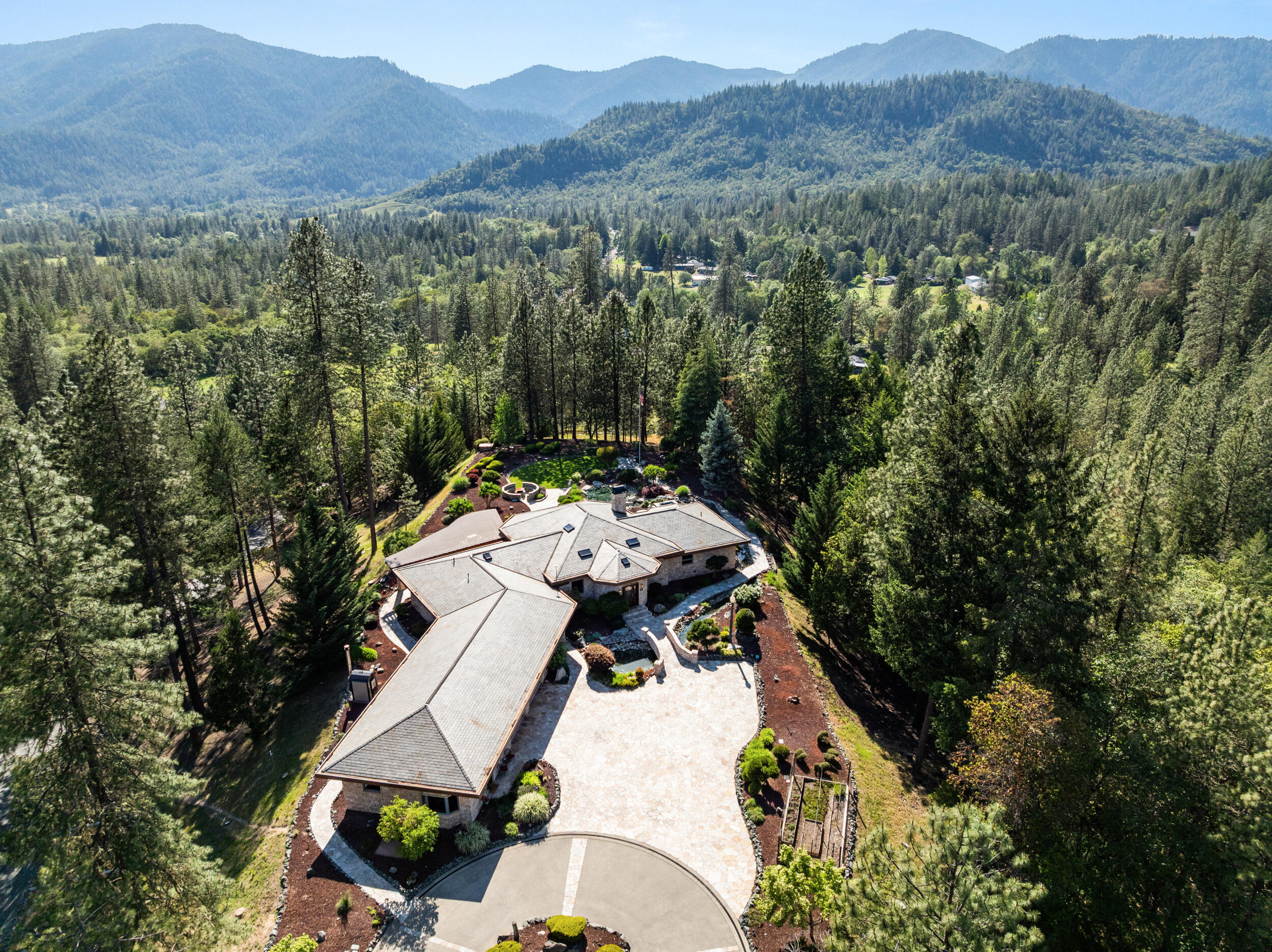 727 Earhart Road Rogue River, OR 97537 - Photo 93 of 116 90_ 727 earhart rd-drone-43