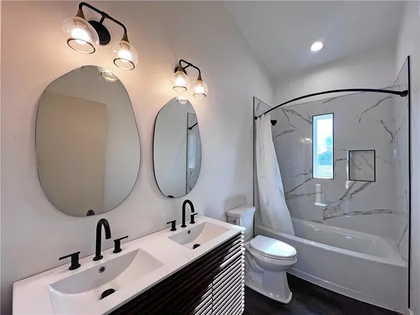 $181,000 | 110 Landry Circle, Unit 110, Rockport, TX 78382