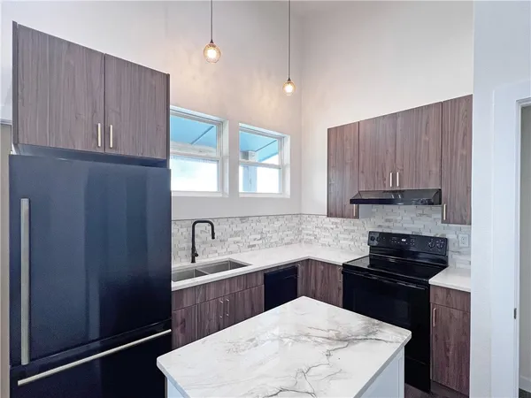 $181,000 | 110 Landry Circle, Unit 110, Rockport, TX 78382