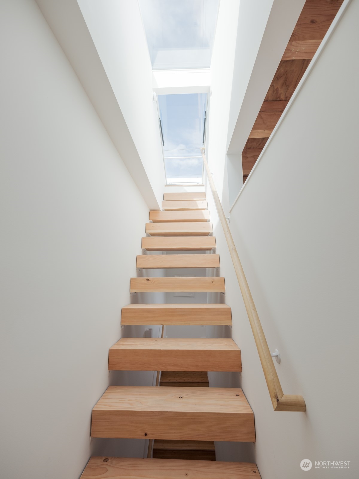 117 East Allison Street Seattle, WA 98102 - Photo 17 of 38 a view of entryway