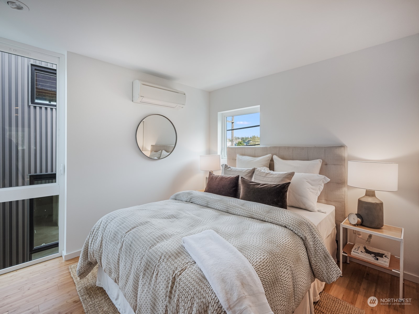 117 East Allison Street Seattle, WA 98102 - Photo 19 of 38 a bedroom with a bed and a window