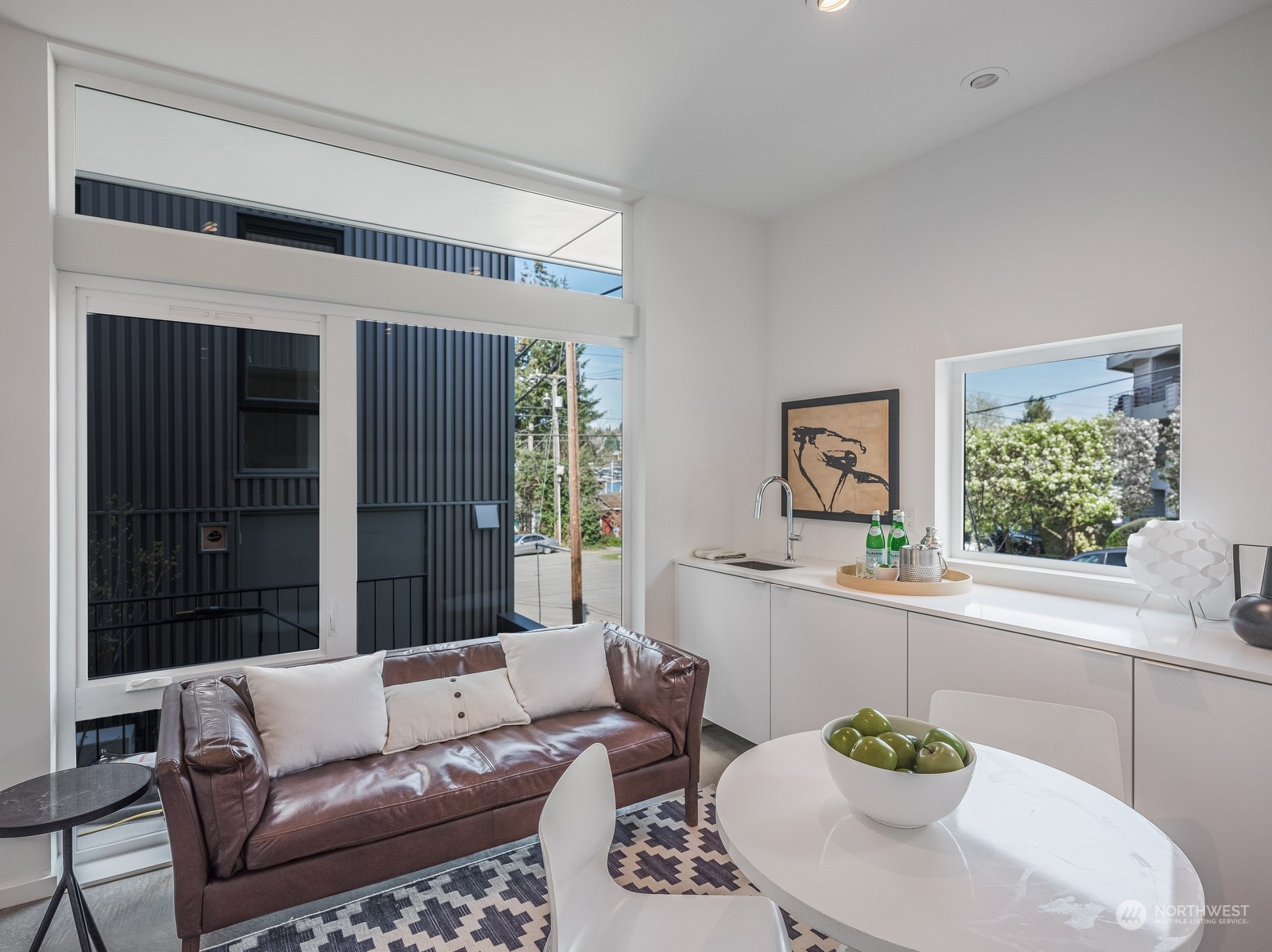 117 East Allison Street Seattle, WA 98102 - Photo 27 of 38 a living room with furniture and a potted plant