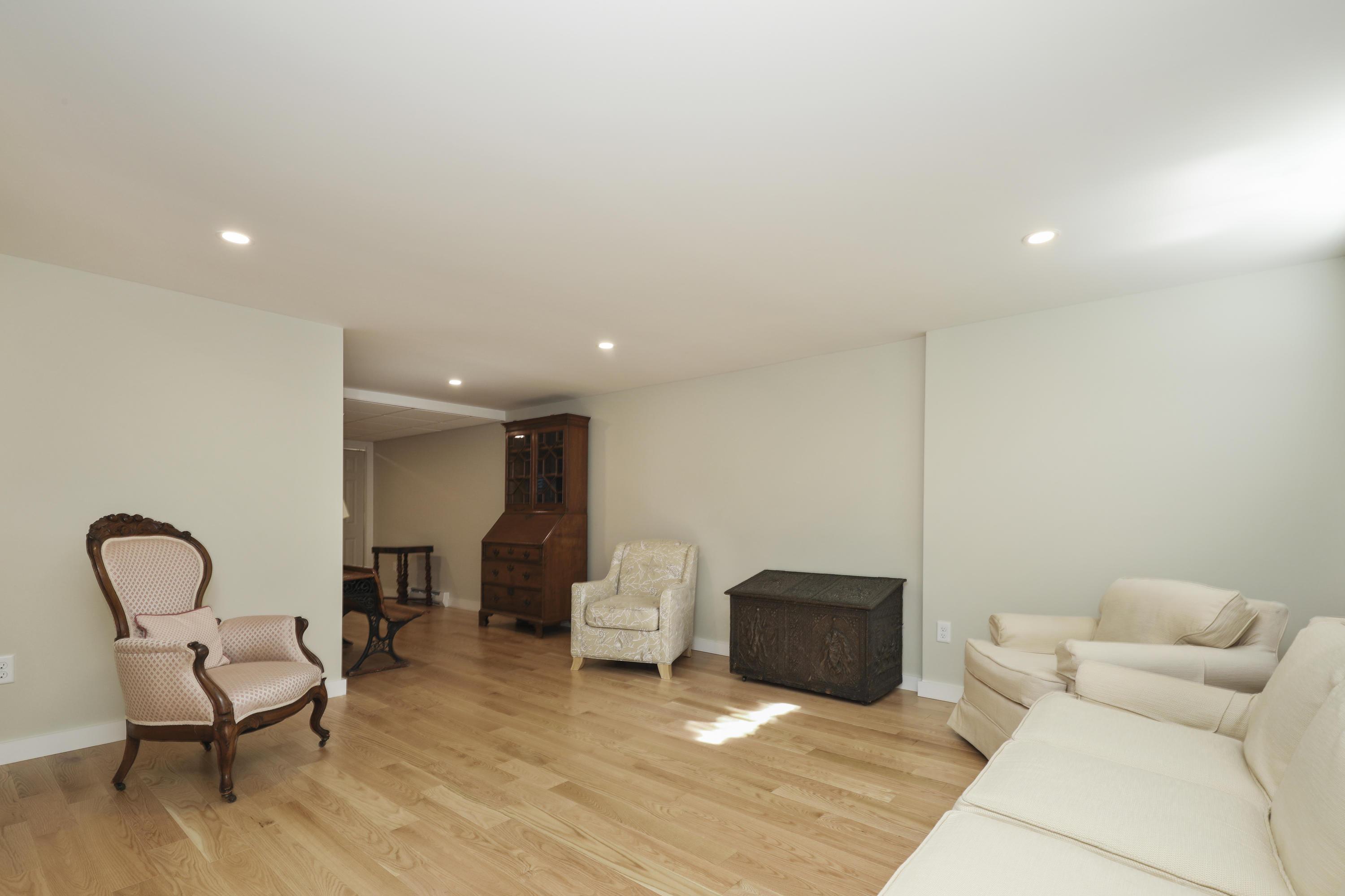 33 West Road, Unit 7B Orleans, MA 02653 - Photo 18 of 24 a living room with furniture and a chair
