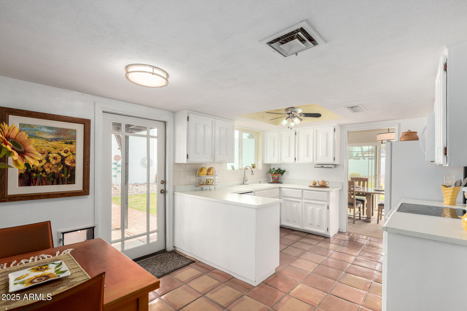115 East Piping Rock Road Phoenix, AZ 85022 - Photo 12 of 34 Eat in Kitchen