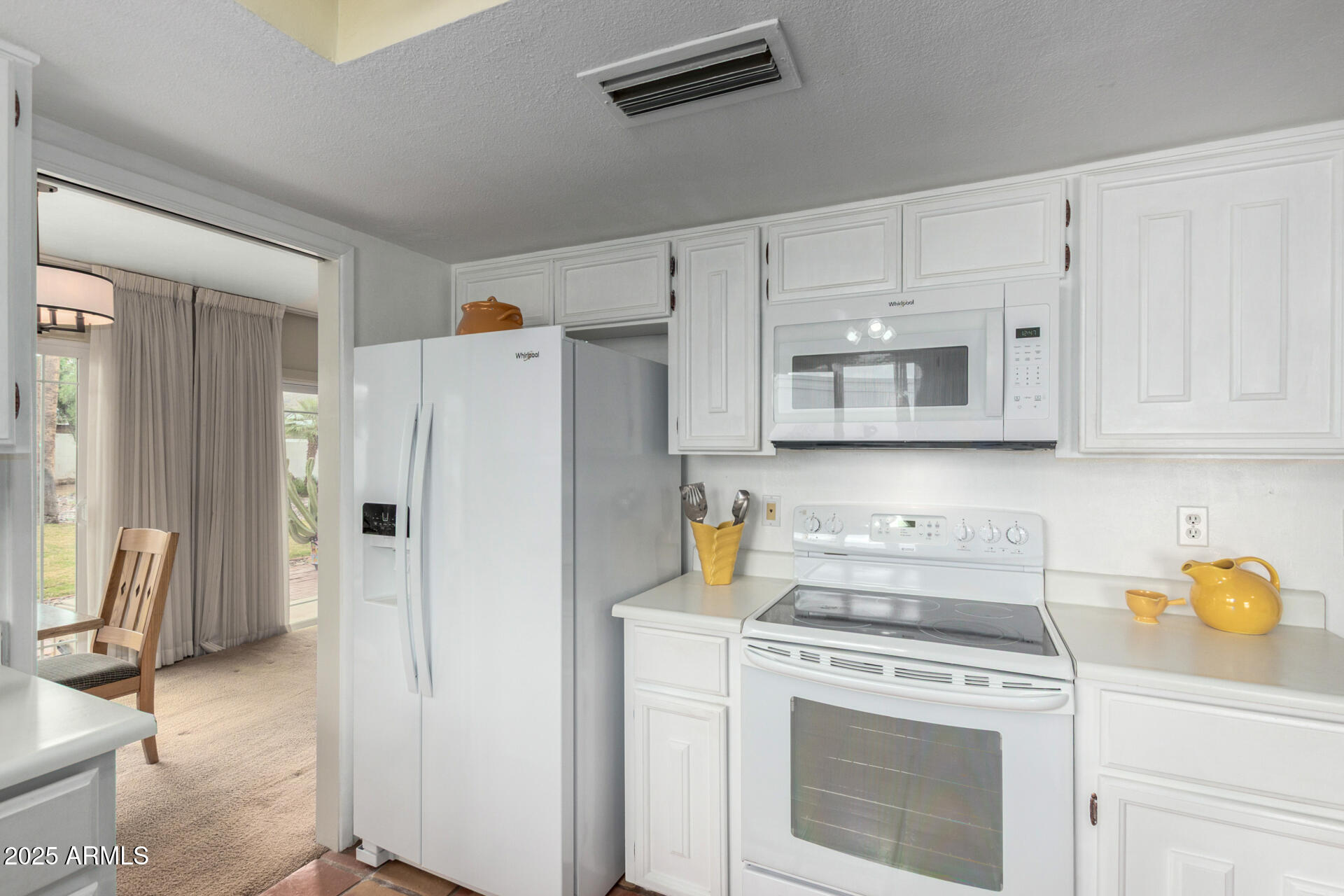 115 East Piping Rock Road Phoenix, AZ 85022 - Photo 17 of 34 Kitchen