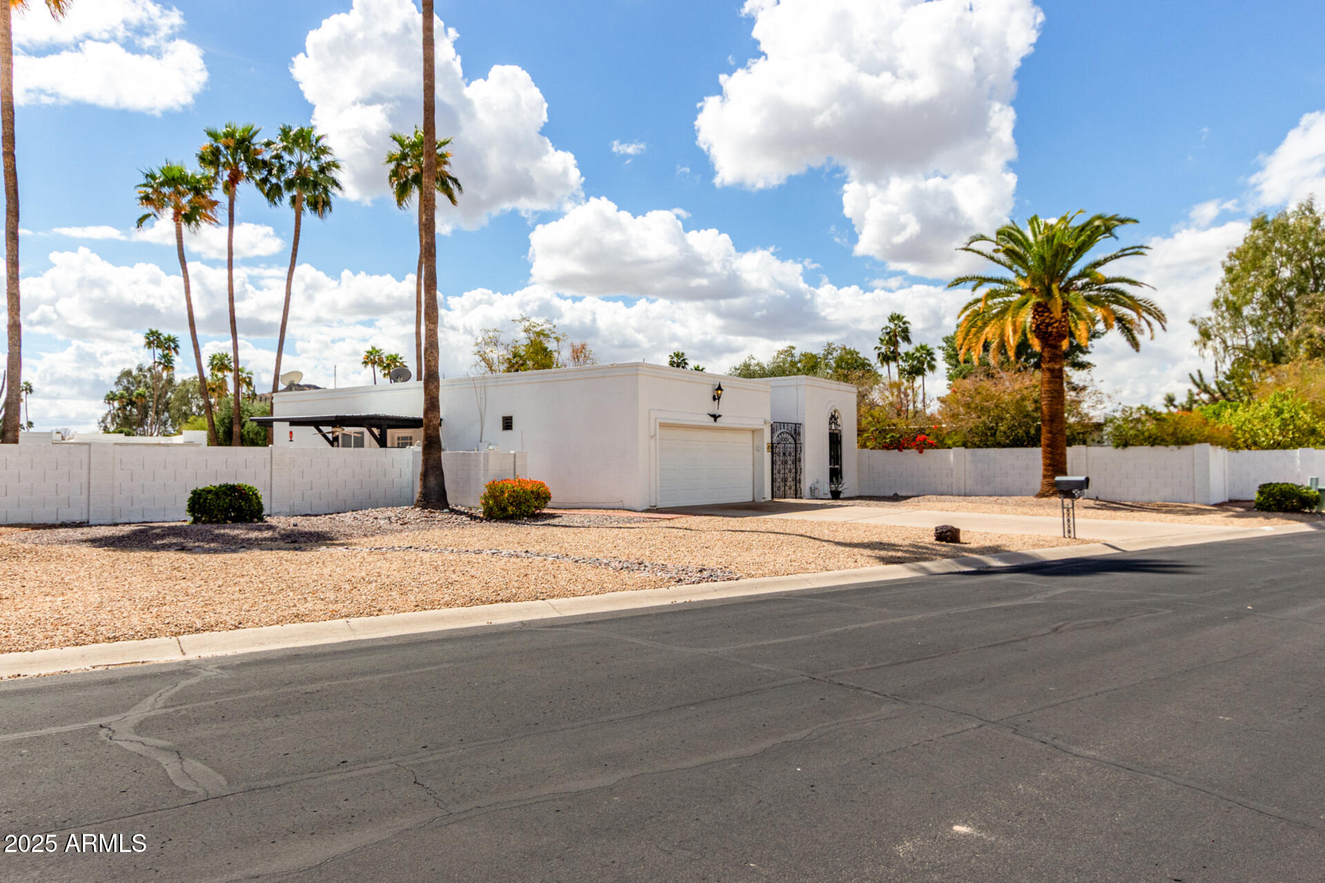 115 East Piping Rock Road Phoenix, AZ 85022 - Photo 4 of 34 04 - Piping Rock