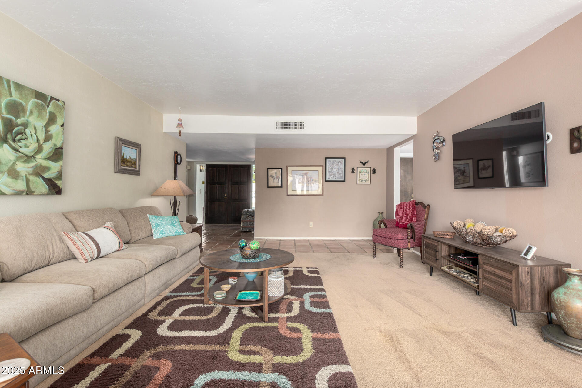 115 East Piping Rock Road Phoenix, AZ 85022 - Photo 8 of 34 Living Room