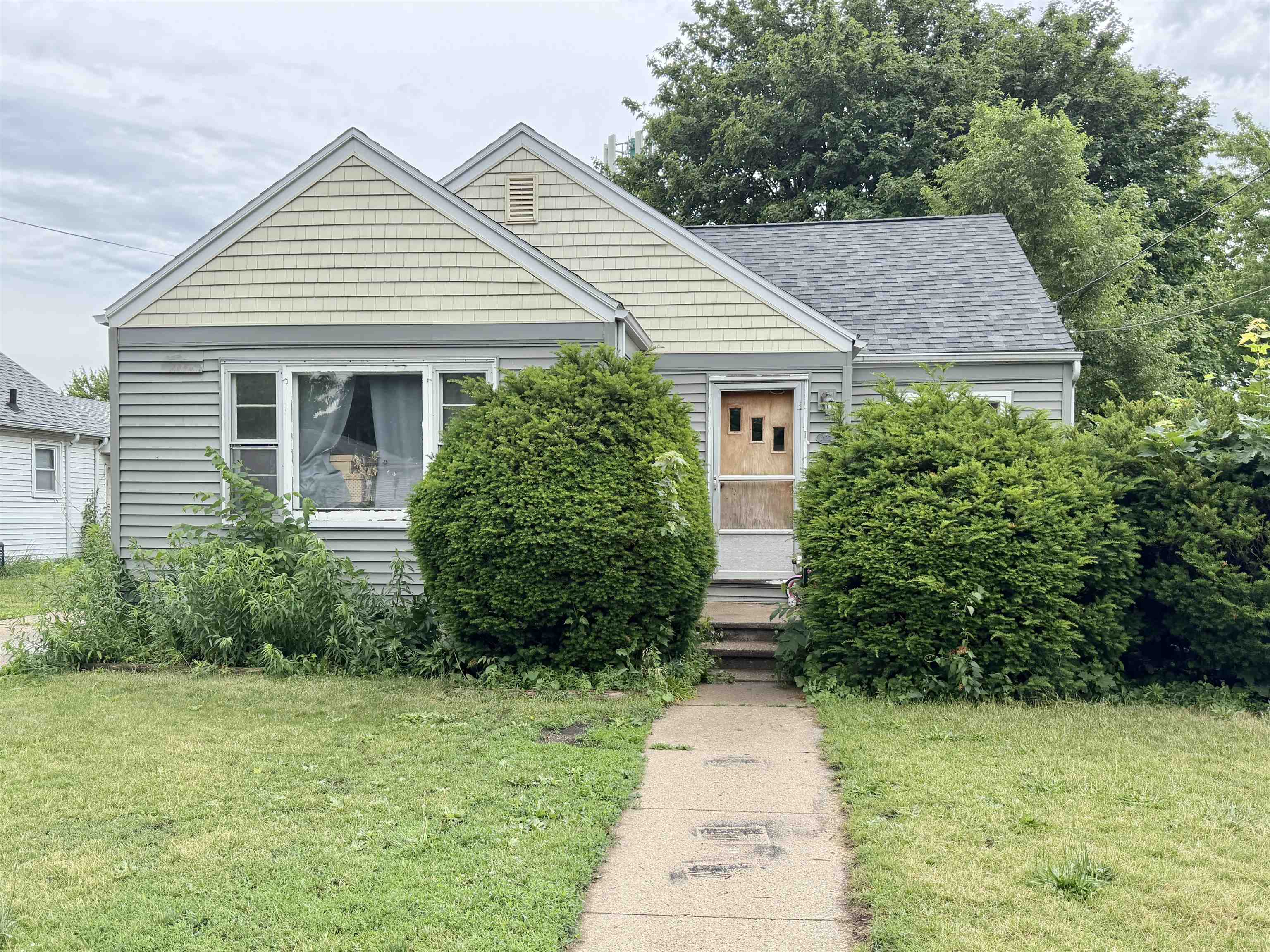 1127 Cleveland Street Beloit, WI 53511 - Photo 2 of 4