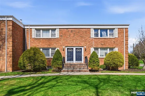 $240,000 | 11 Morgan Lane, Unit 2A, Bridgewater, NJ 08807