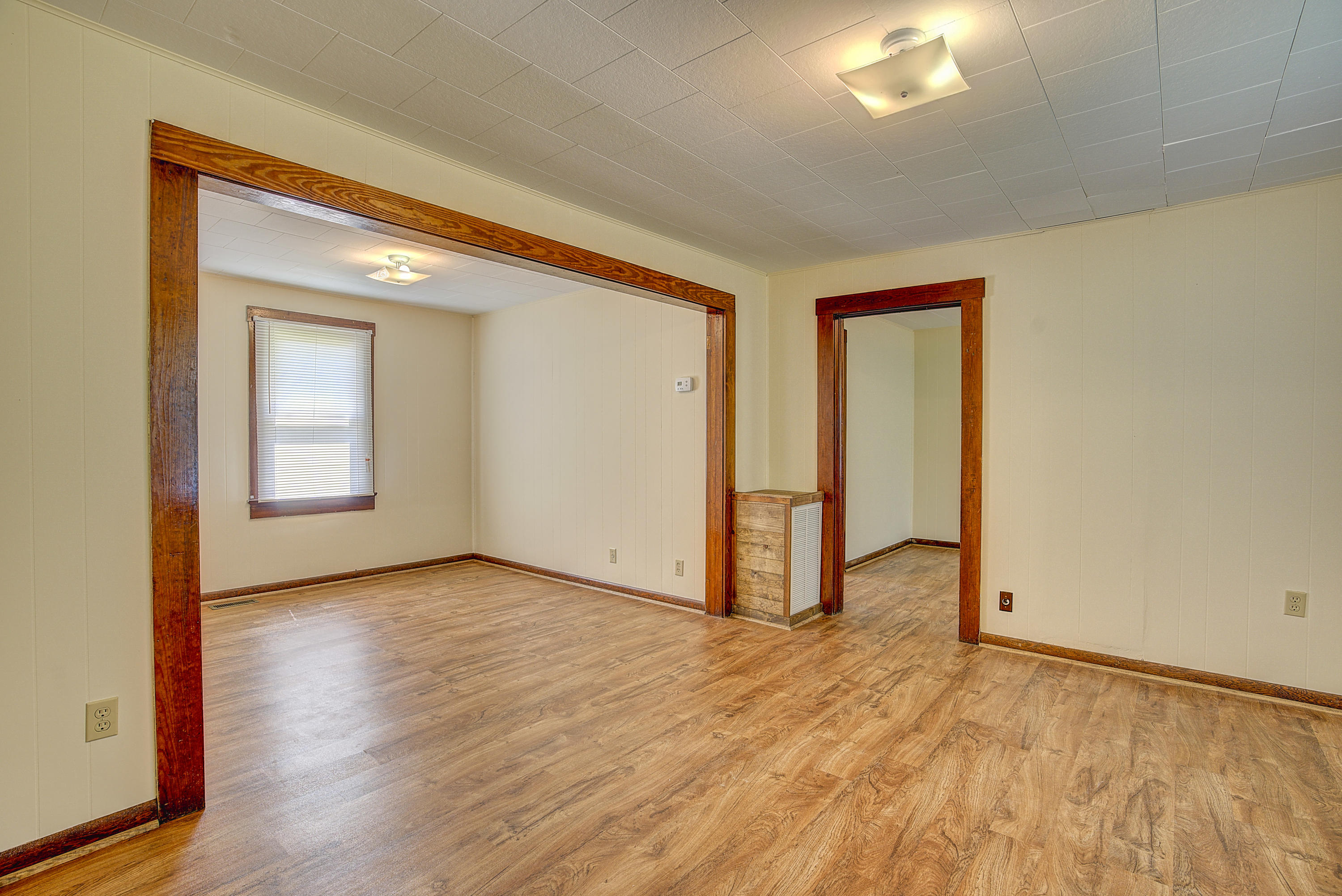 110 Estep Hollow Road Elizabethton, TN 37643 - Photo 13 of 32 Living Room