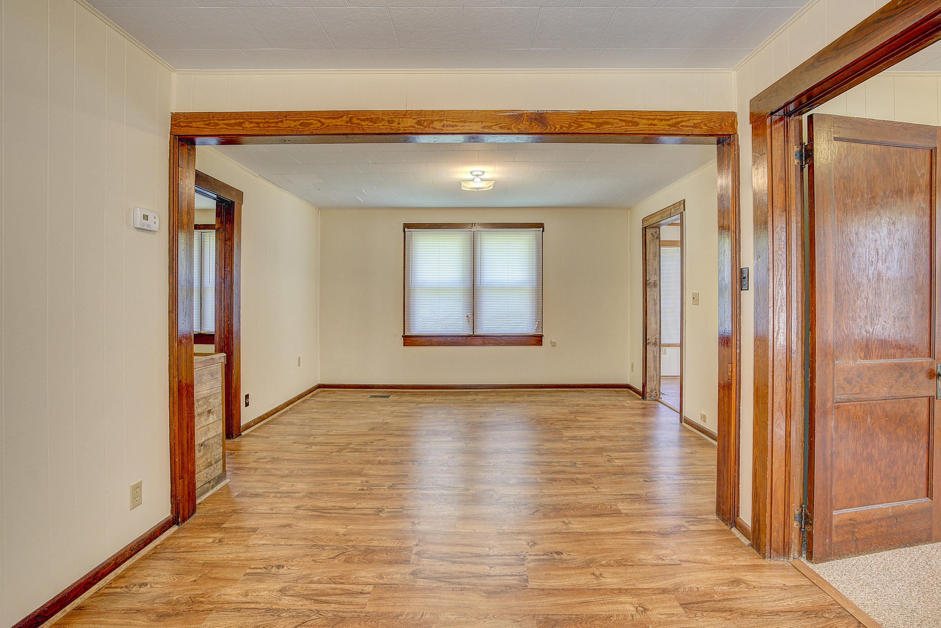 110 Estep Hollow Road Elizabethton, TN 37643 - Photo 16 of 32 Living Room4