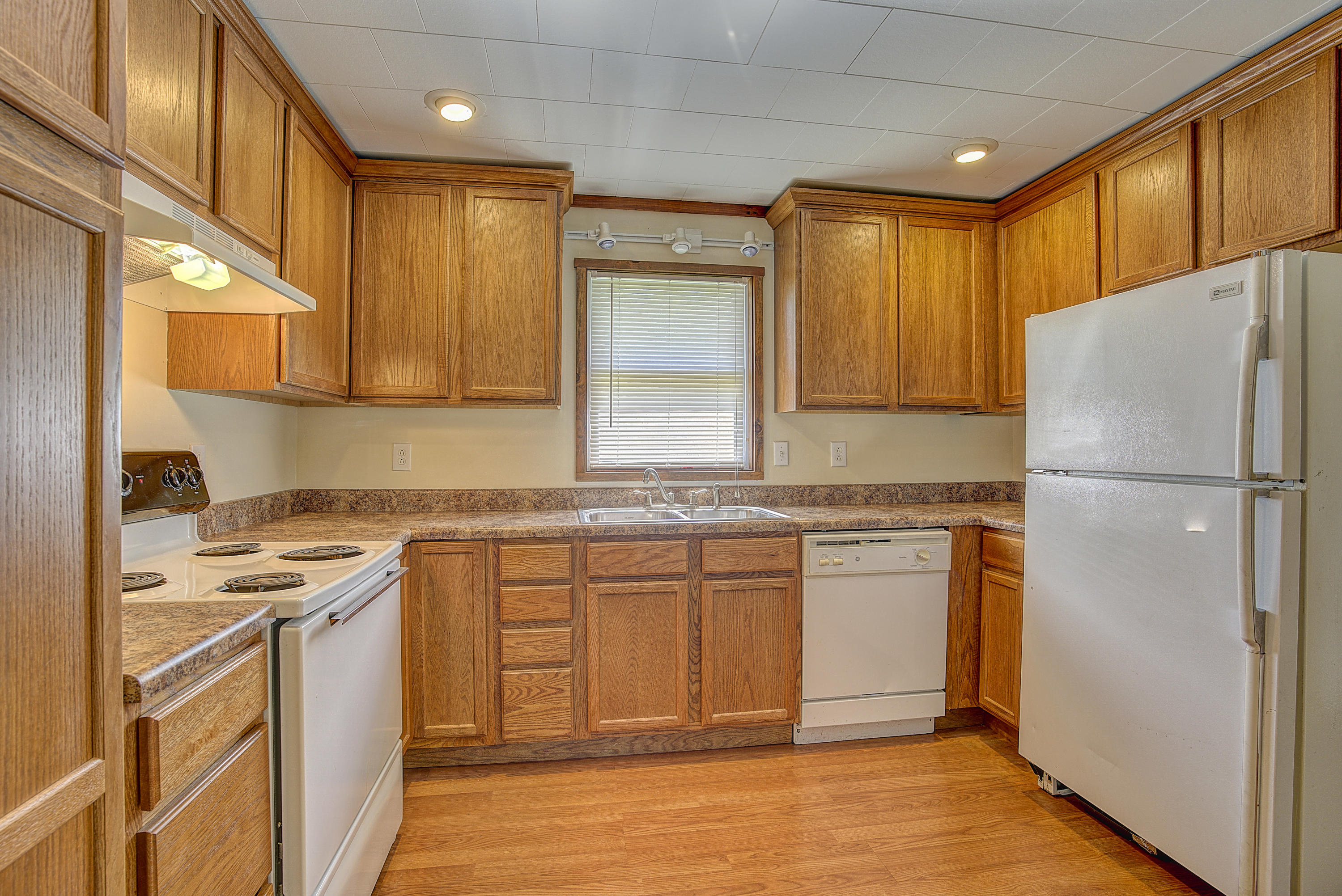 110 Estep Hollow Road Elizabethton, TN 37643 - Photo 23 of 32 Kitchen