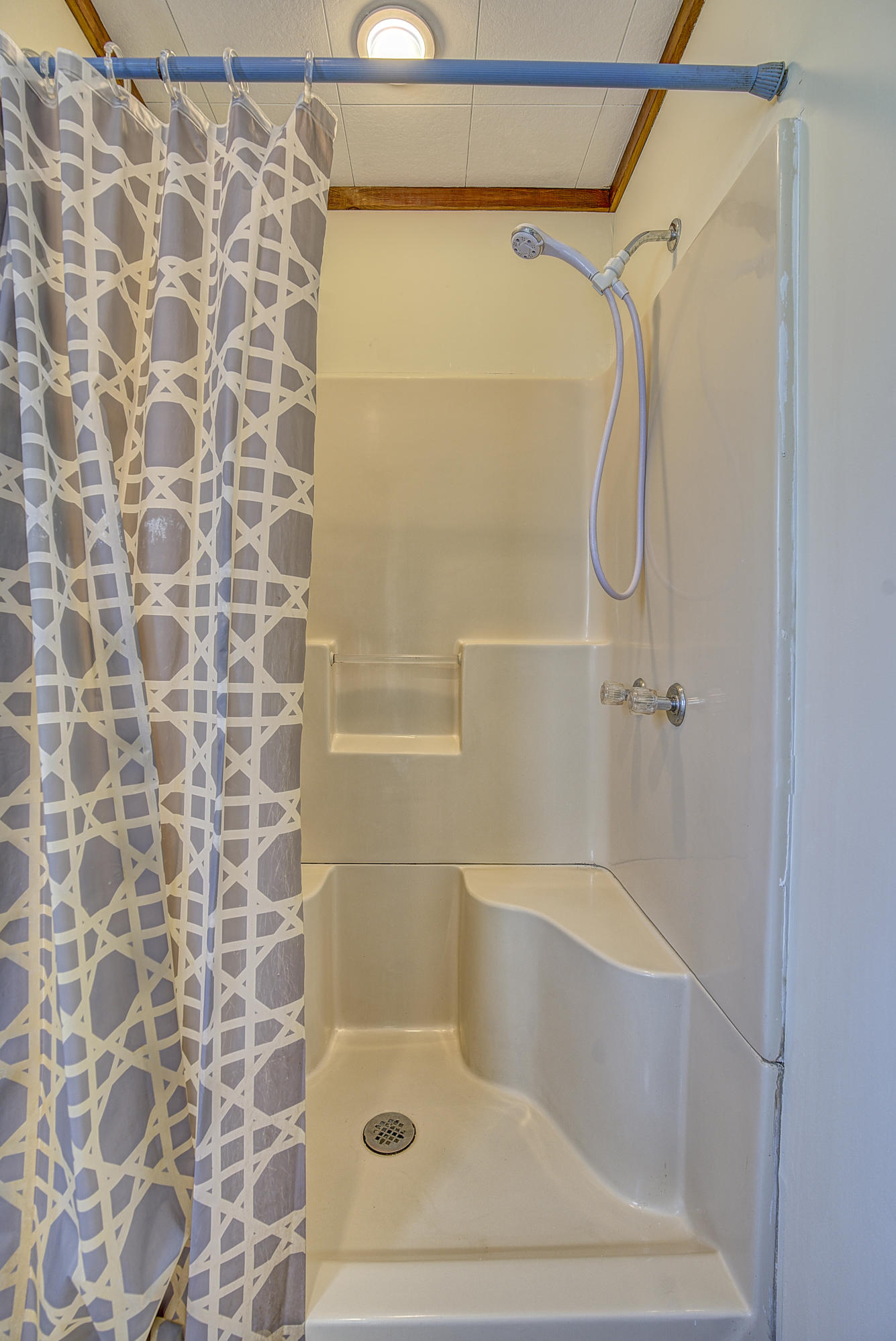 110 Estep Hollow Road Elizabethton, TN 37643 - Photo 25 of 32 Walk In Shower