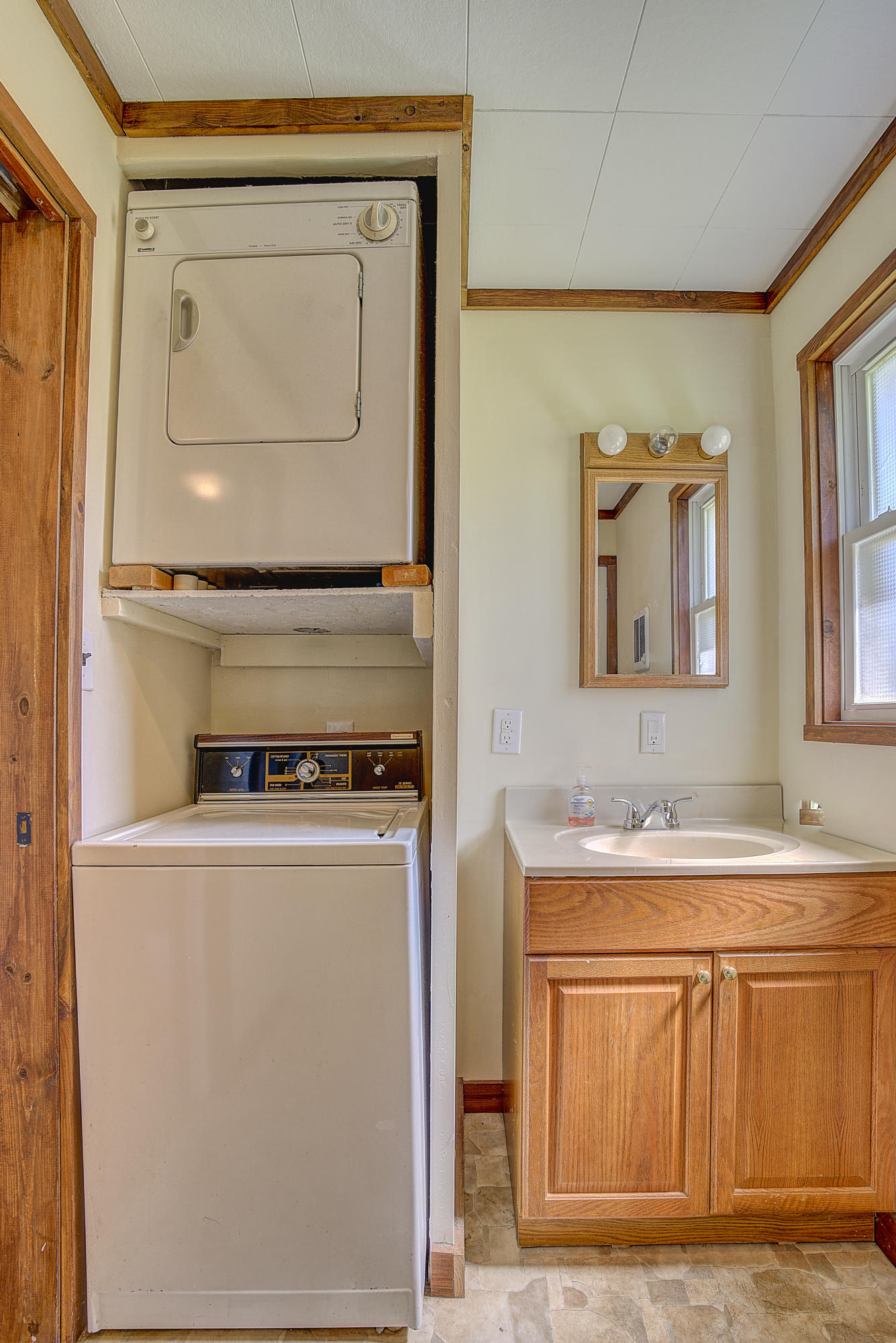 110 Estep Hollow Road Elizabethton, TN 37643 - Photo 27 of 32 Bathroom