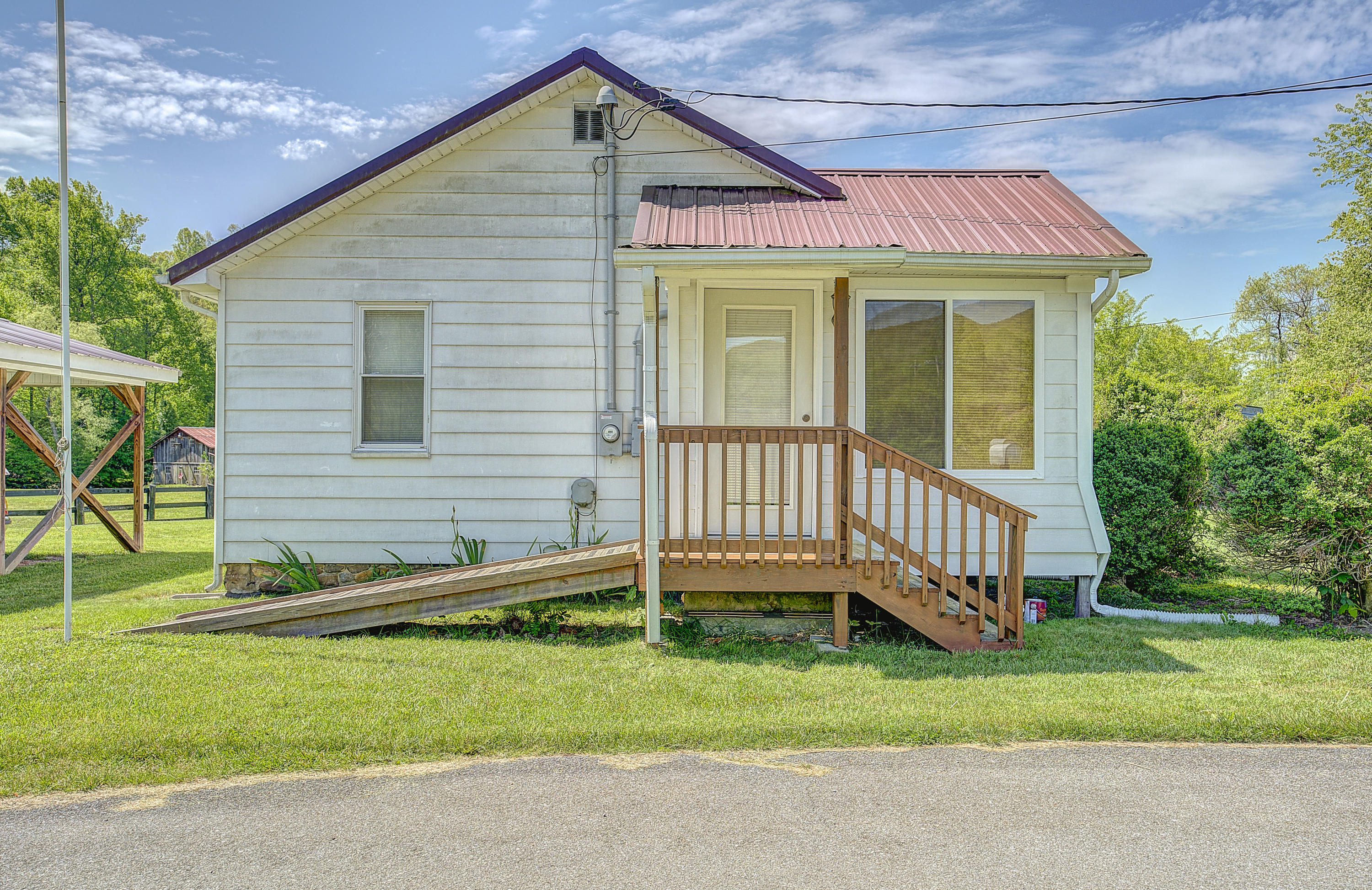 110 Estep Hollow Road Elizabethton, TN 37643 - Photo 4 of 32 front of house