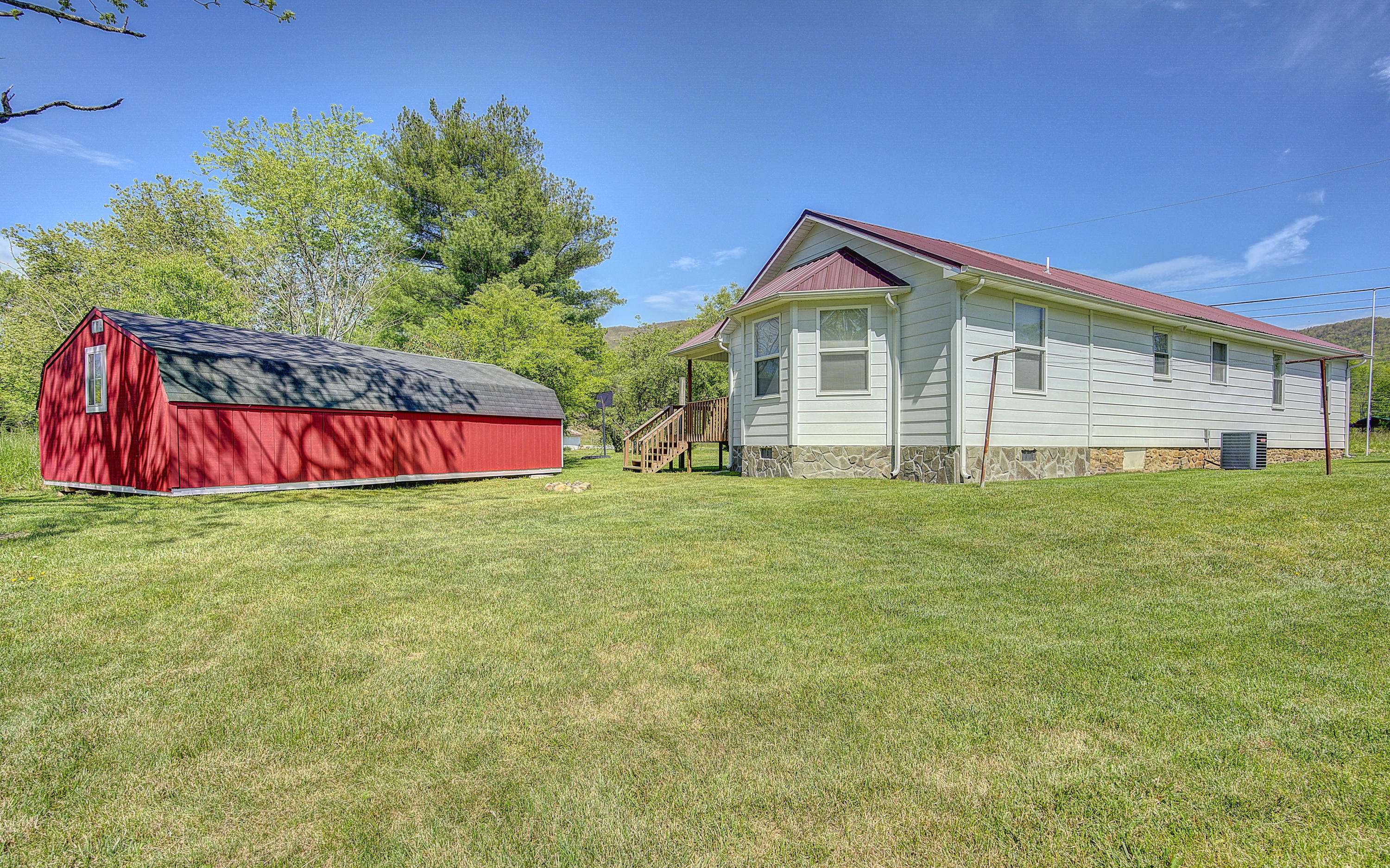 110 Estep Hollow Road Elizabethton, TN 37643 - Photo 6 of 32 backyard