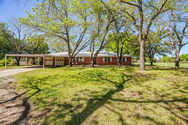 $700,000 | 8216 Cleburne Highway, Granbury, TX 76049