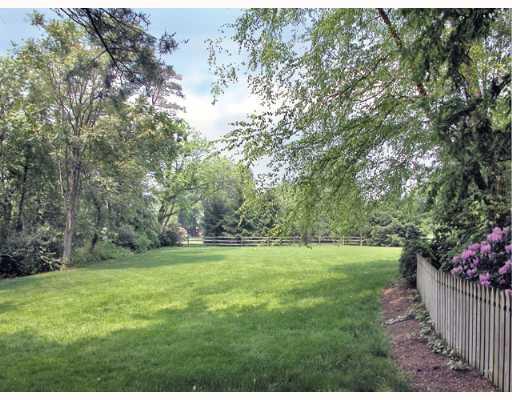 104 Haverford Road Fox Chapel, PA 15238 - Photo 8 of 8 Yard/Garden.