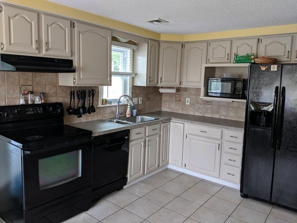 22 Hiram Avenue Springfield, MA 01119 - Photo 4 of 27 Gallery Image 4