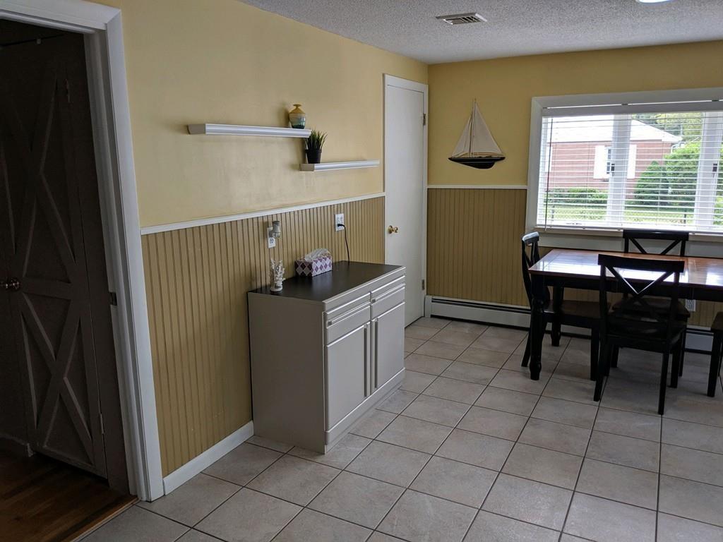 22 Hiram Avenue Springfield, MA 01119 - Photo 5 of 27 Gallery Image 5