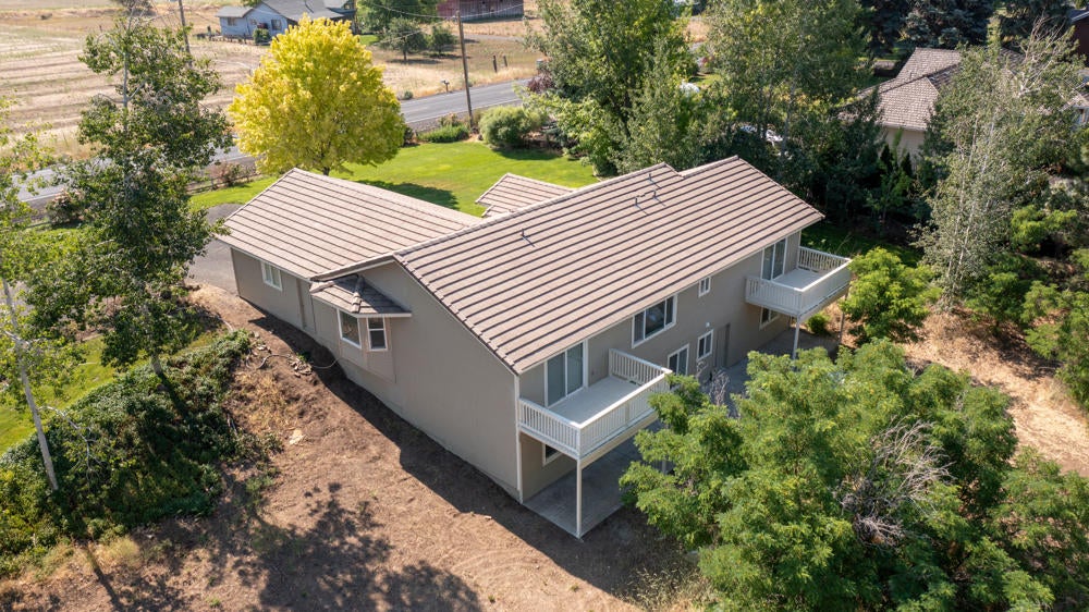 8906 Rockinghorse Lane Klamath Falls, OR 97603 - Photo 3 of 32 drone