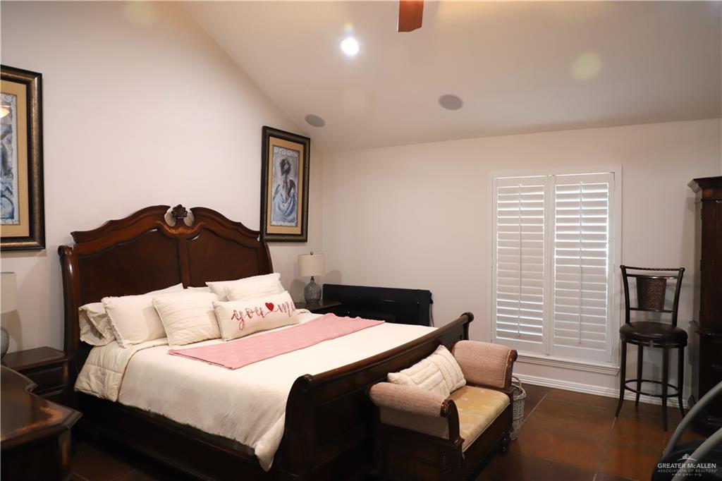 12431 Ware Road Edinburg, TX 78541 - Photo 13 of 37 a bedroom with a bed and a couch