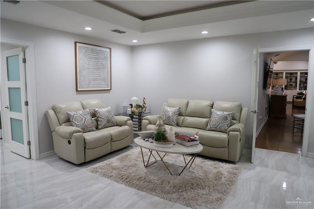 12431 Ware Road Edinburg, TX 78541 - Photo 21 of 37 a living room with furniture