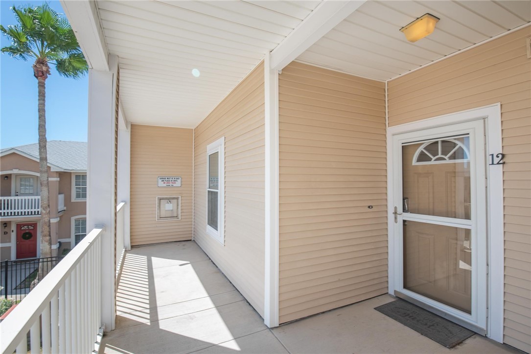 14427 Compass Street, Unit B12 Corpus Christi, TX 78418 - Photo 2 of 40