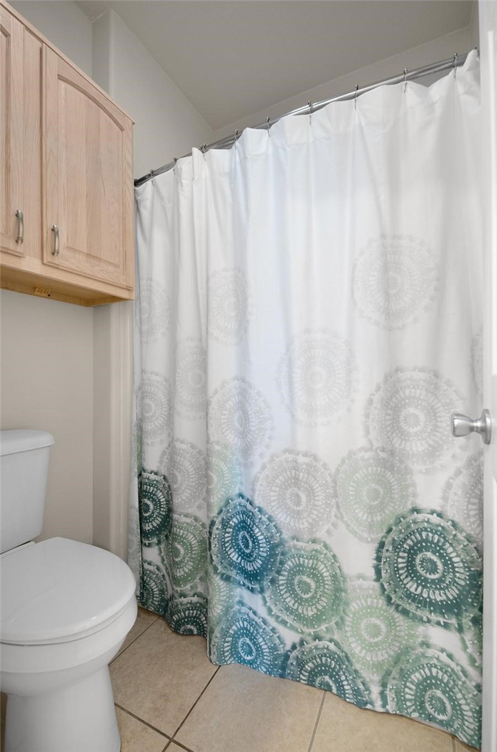 14427 Compass Street, Unit B12 Corpus Christi, TX 78418 - Photo 22 of 40 Primary bathroom