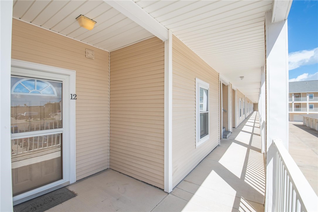 14427 Compass Street, Unit B12 Corpus Christi, TX 78418 - Photo 3 of 40