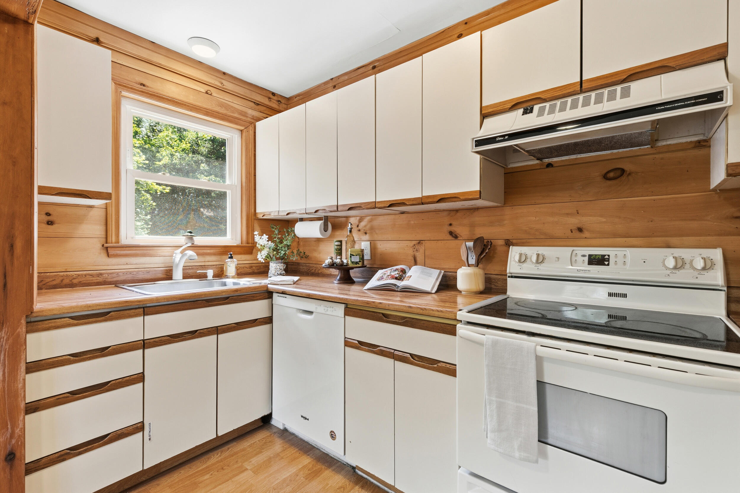 132 Austin Street Westbrook, ME 04092 - Photo 8 of 24 132 austin st, westbrook, me 04092, usa-