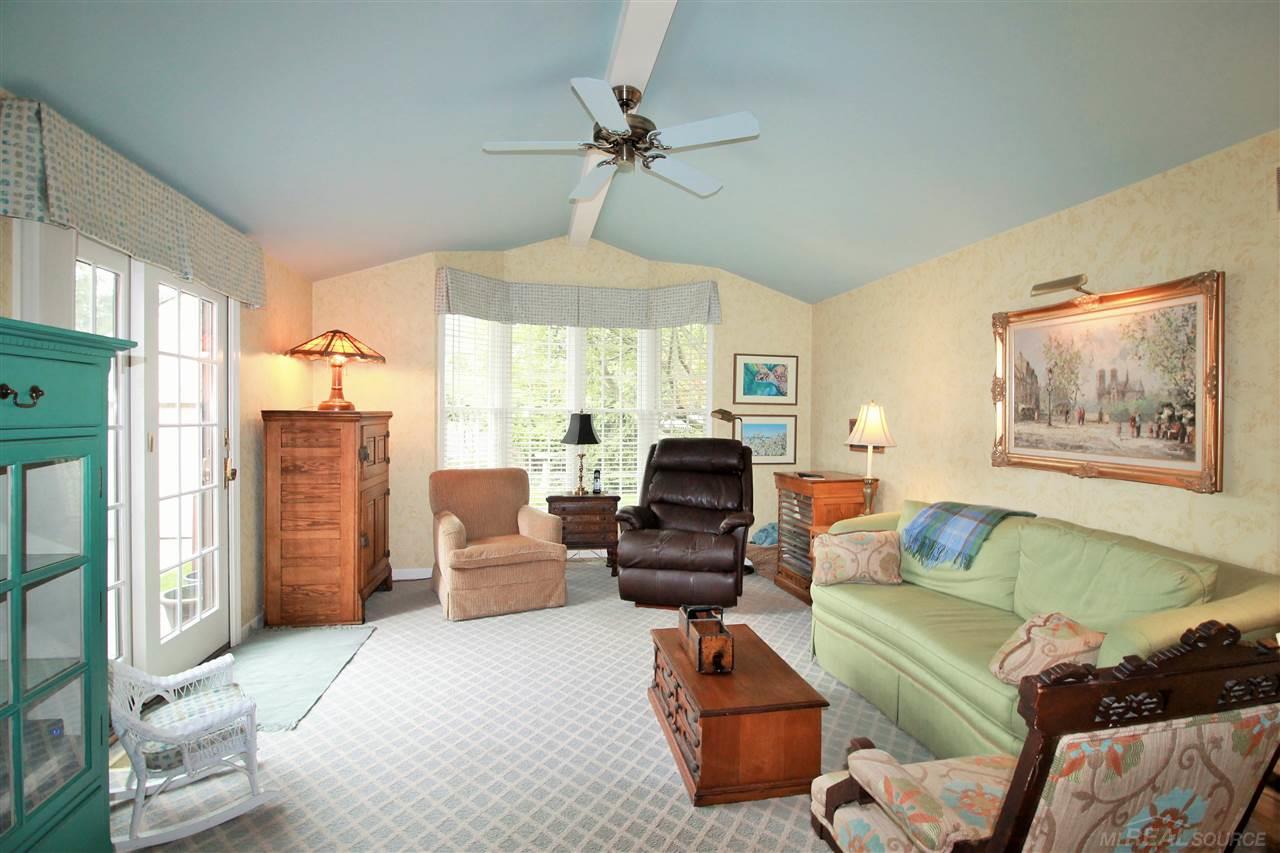 307 McMillan Road Grosse Pointe, MI 48236 - Photo 12 of 48 50010881-11.JPG
