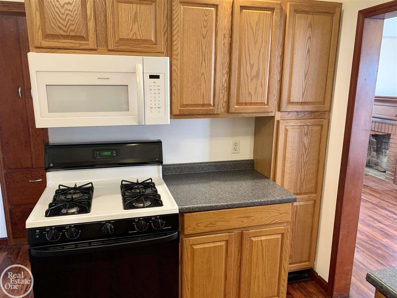 2715 Michigan Road Port Huron, MI 48060 - Photo 16 of 25 50045815-15.JPG