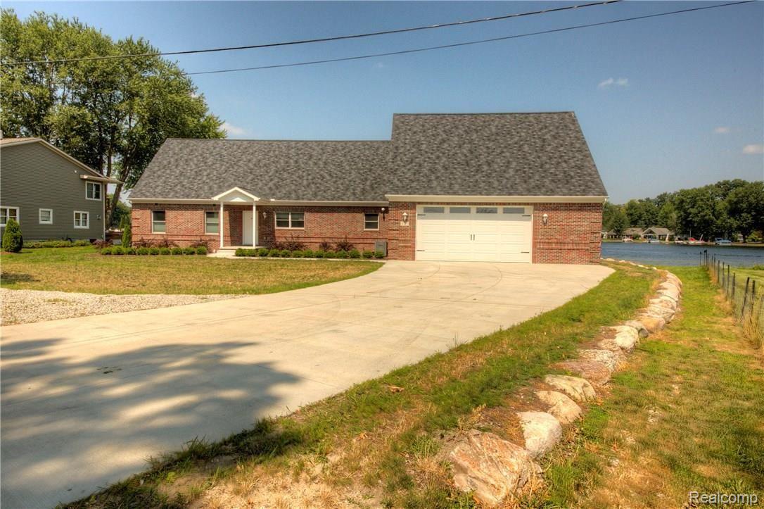 5755 Longpoint Drive Howell, MI 48843 - Photo 4 of 59 930A8906_7_8.jpg