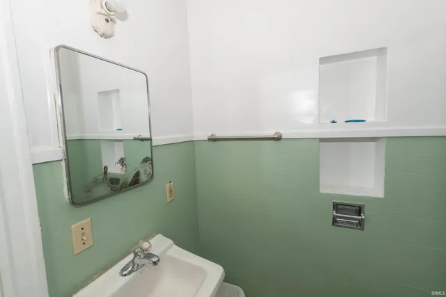 $160,000 | 301 West Jackson Boulevard, Elkhart, IN 46516