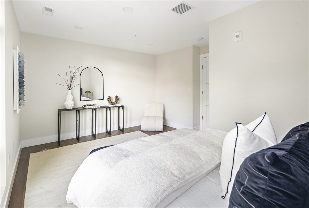 20 Kinmonth Road, Unit 202 Newton, MA 02468 - Photo 12 of 22