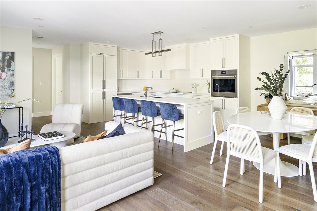 20 Kinmonth Road, Unit 202 Newton, MA 02468 - Photo 6 of 22