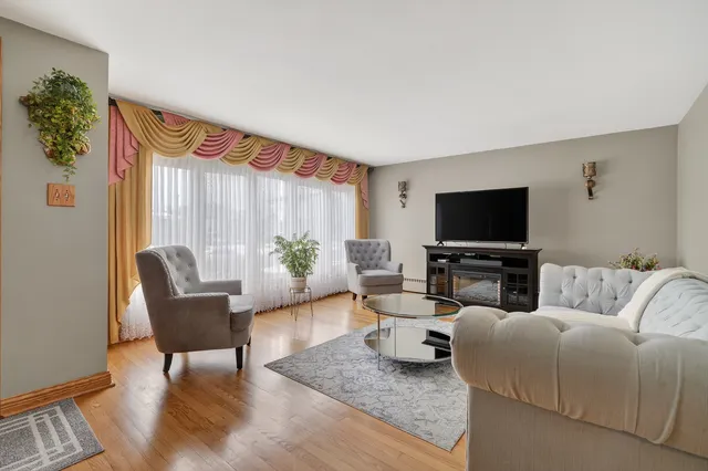 $369,900 | 5723 South Melvina Avenue, Chicago, IL 60638