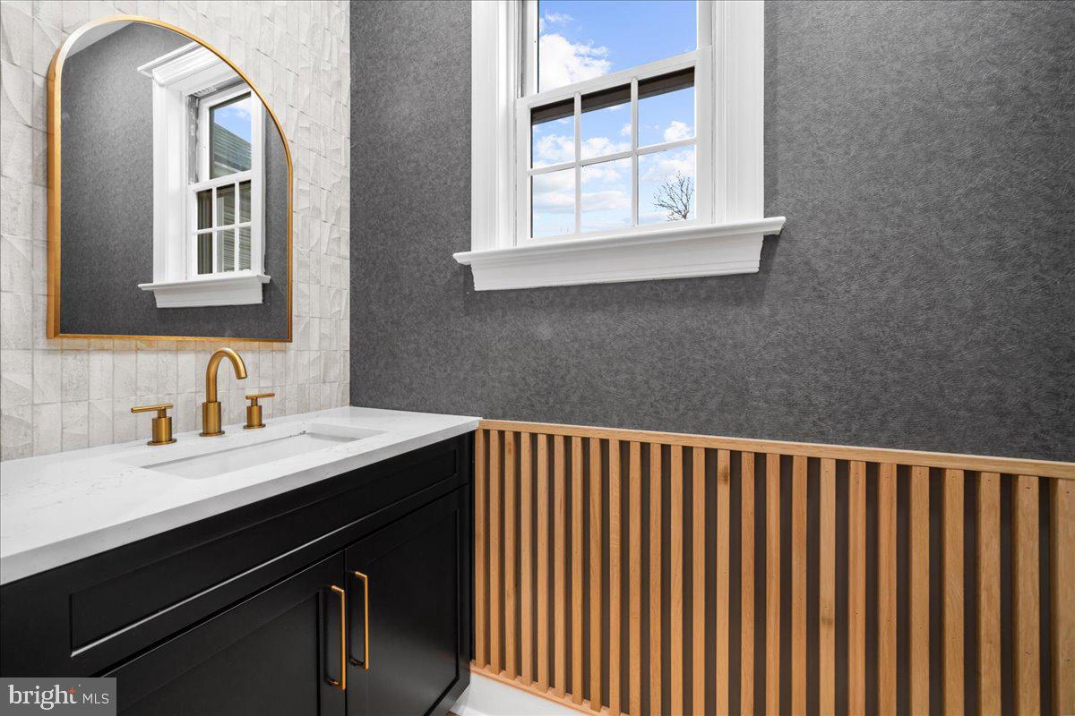 4205 Goshen Road Newtown Square, PA 19073 - Photo 33 of 104 Guest powder room