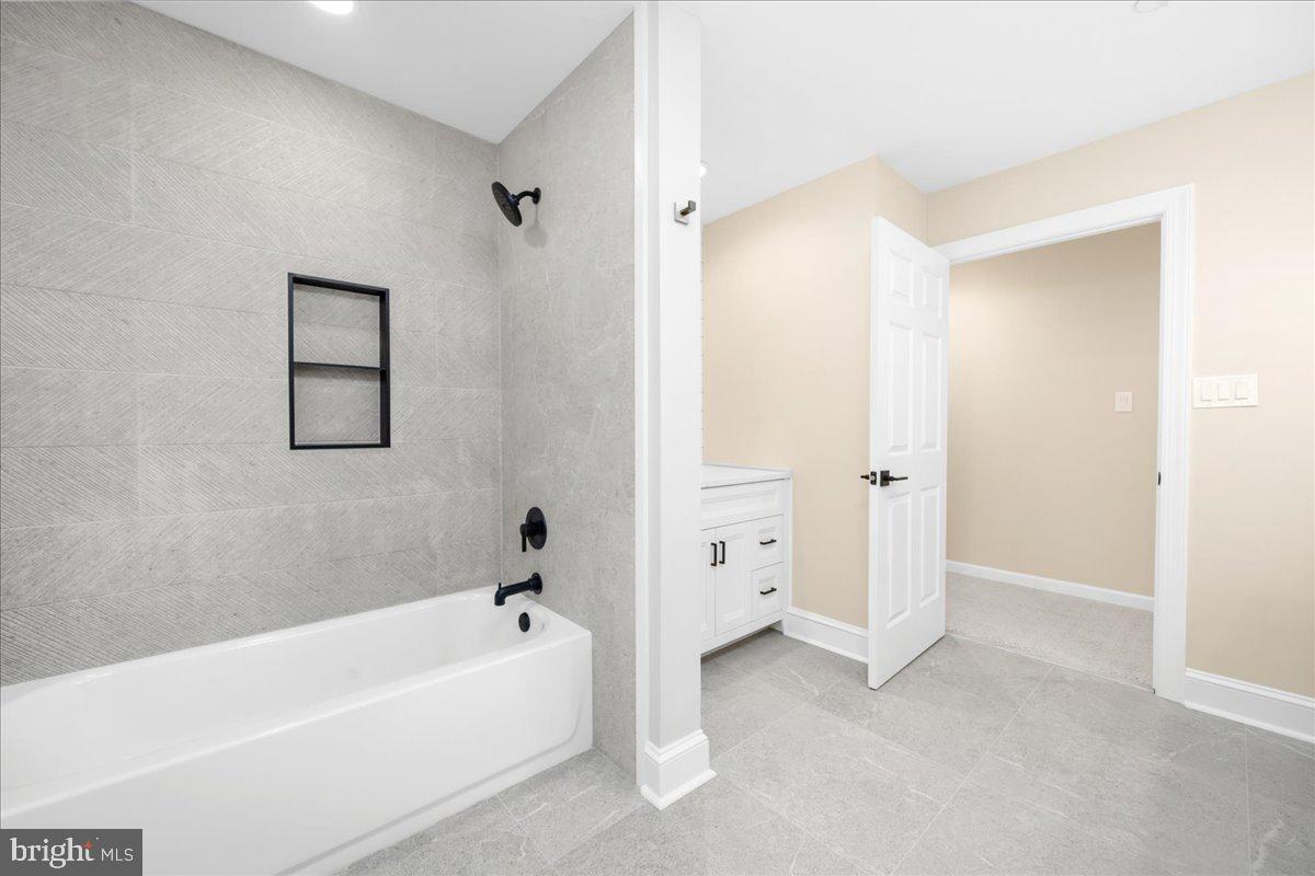 4205 Goshen Road Newtown Square, PA 19073 - Photo 58 of 104 Bathtub shower combination