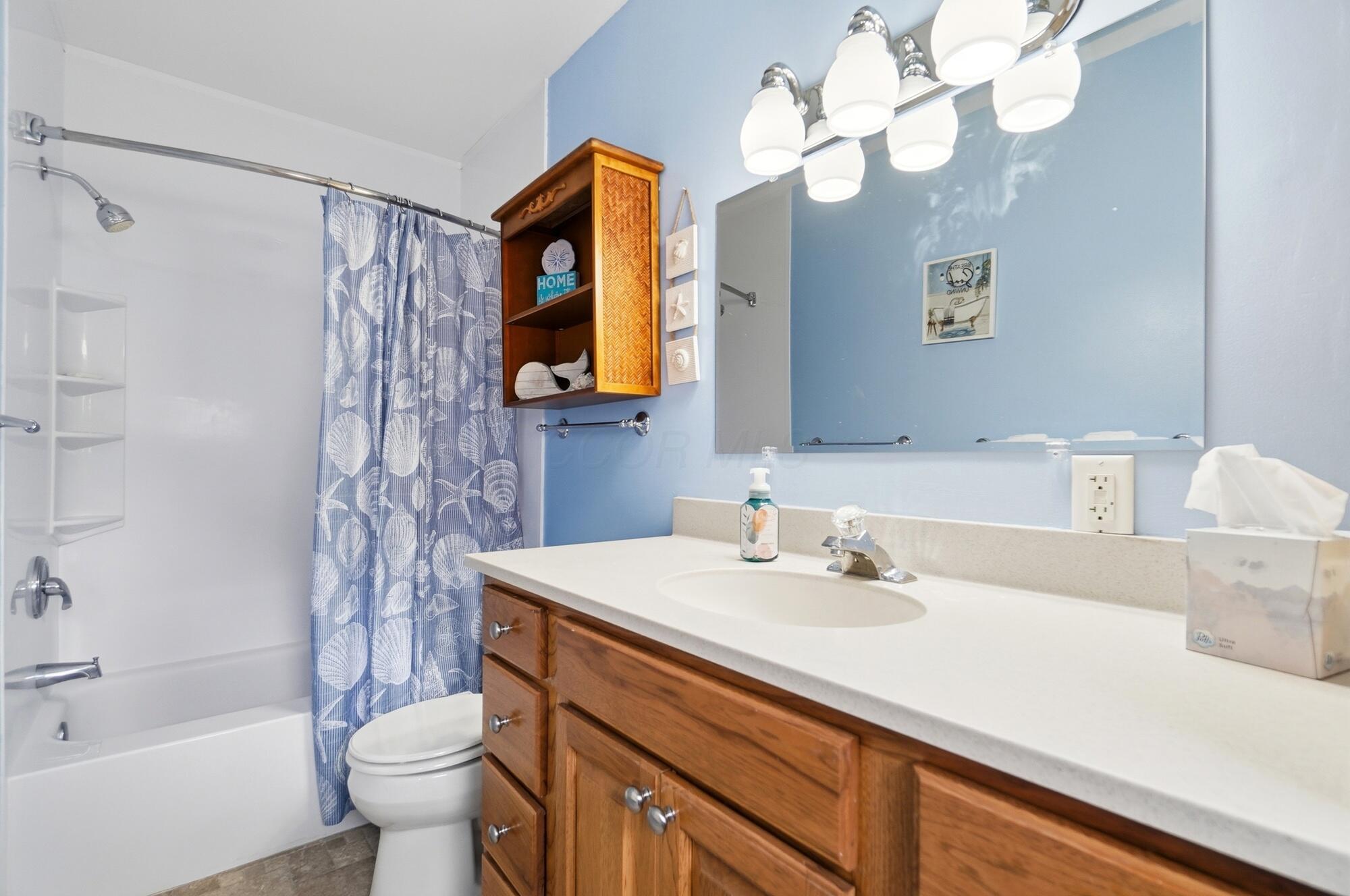 3250 South Bank Road Northeast Millersport, OH 43046 - Photo 49 of 79 Main Full Bath - 3250 South Bank Road NE, Millersport, OH 43046