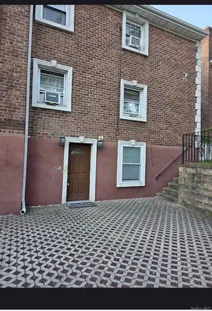 $2,650 | 2 Hill Park Avenue, Unit 1A, Great Neck, NY 11021
