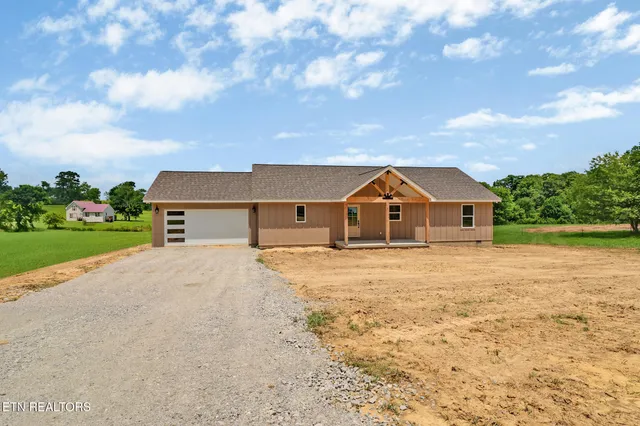 $385,000 | 817 Hack Beaty Road, Grimsley, TN 38565