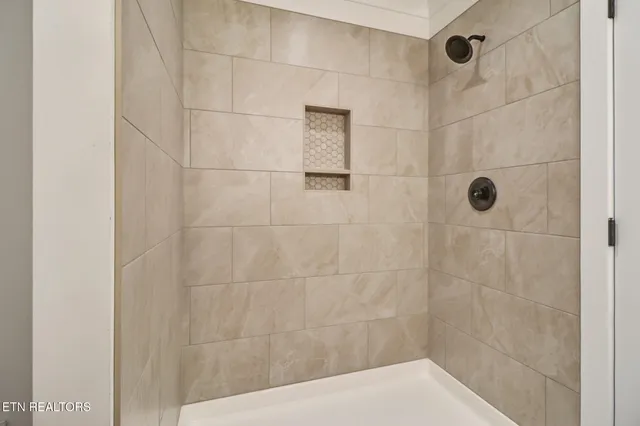 $385,000 | 817 Hack Beaty Road, Grimsley, TN 38565