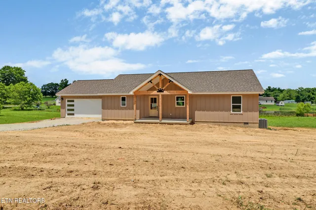 $385,000 | 817 Hack Beaty Road, Grimsley, TN 38565