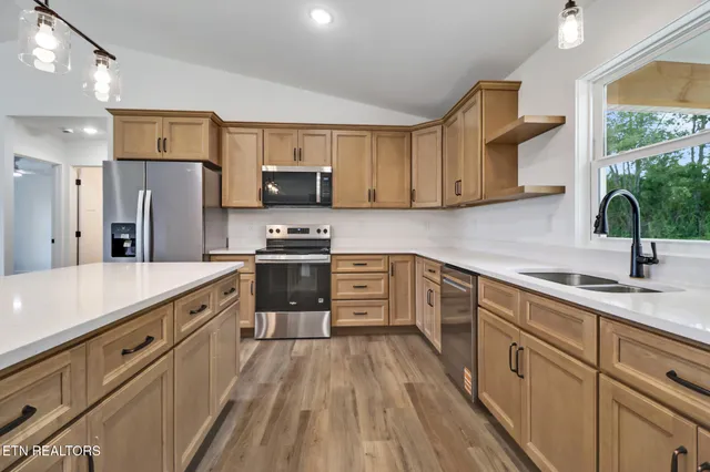 $385,000 | 817 Hack Beaty Road, Grimsley, TN 38565