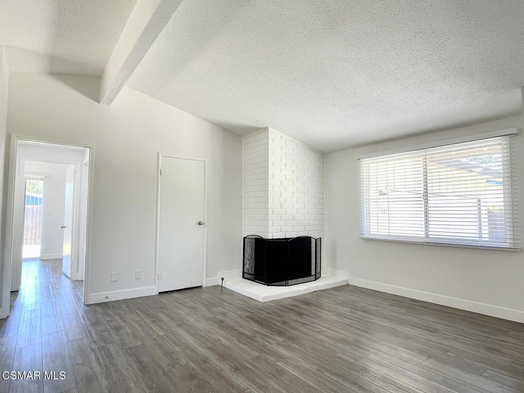 1507 Buster Street Simi Valley, CA 93065 - Photo 4 of 32